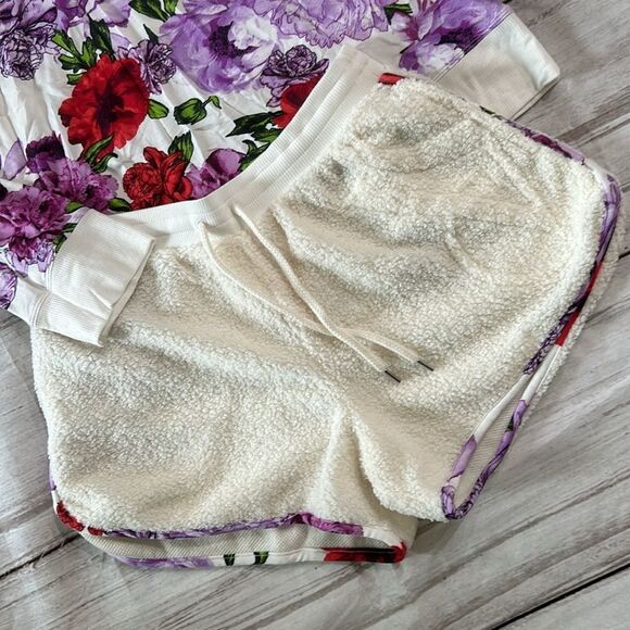 VICTORIA'S SECRET
Modal Terry Hoodie & Short Set with Plush Fleece Trim - Picture 3 of 8